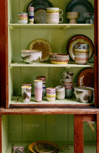 Afbeelding in Gallery-weergave laden, 70s ceramics: tea mugs, baroque (set of 2)
KST0152