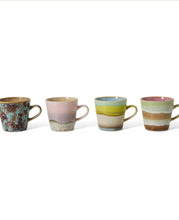 Afbeelding in Gallery-weergave laden, 70s ceramics: americano mugs
rococo, set of 4
KST0126
